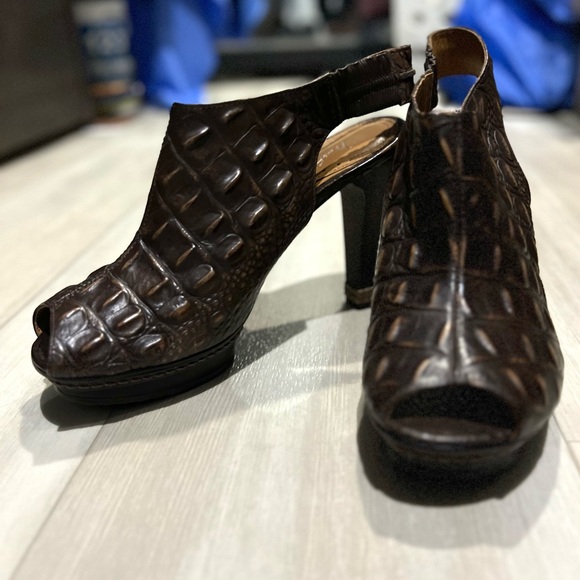 MaxAzria crocodile embossed slingback sandals 37.5 - Picture 2 of 11